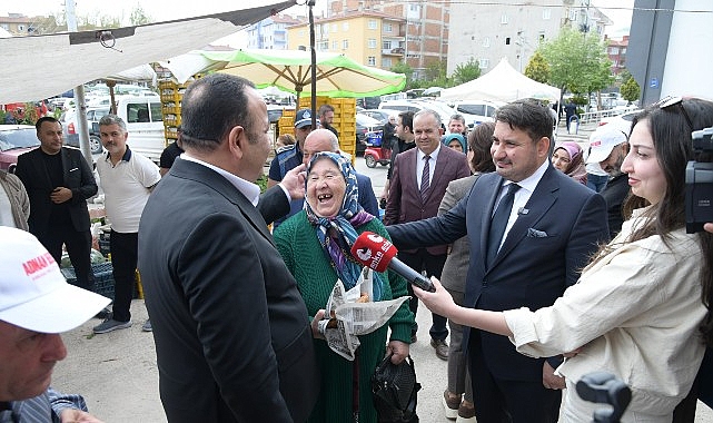 Başkan Çırpanoğlu ve Milletvekili Beker Sahada Kahramankazan Belediye Başkanı Selim Çırpanoğlu, CHP Ankara Milletvekili Adnan Beker