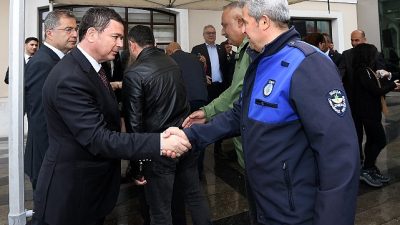 Osmangazi Belediye Başkanı Erkan Aydın, Kurban Bayramı öncesinde belediye personeli