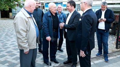 Osmangazi Belediye Başkanı Erkan Aydın, Kurban Bayramı namazını Nilüferköy Camii’nde