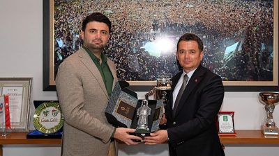 Bursaspor Kulübü Başkanı Enes Çelik’e şampiyonluktan ötürü tebrik ziyareti gerçekleştiren
