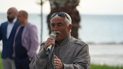 Edremit Belediye Başkanı Mehmet Ertaş, halk buluşmaları kapsamında mahalle ziyaretlerini
