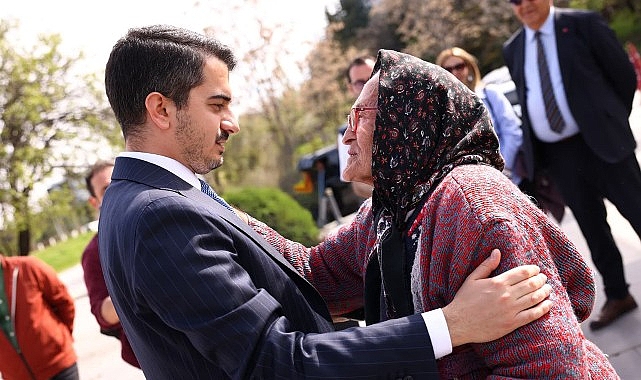Çankaya Belediye Başkanı Hüseyin Can Güner, mahalle ziyaretleri ile vatandaşlar
