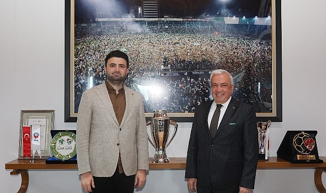 Başkan Şadi Özdemir’den Bursaspor’a tebrik ziyareti Nilüfer Belediye Başkanı Şadi Özdemir, TFF 1. Lig’e yükselme başarısı
