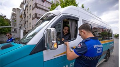 İzmir Büyükşehir Belediyesi Zabıta ekipleri, Kurban Bayramı öncesinde taksi, minibüs