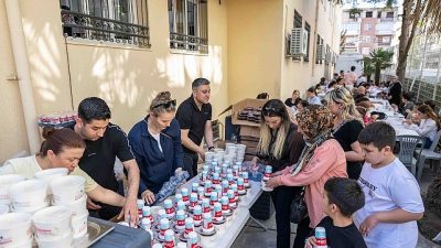Bornova Belediyesi’nin öğrencilere ücretsiz eğitim desteği sunduğu Bornova Belediyesi Gençlik