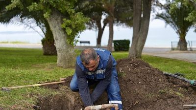 Burhaniye Belediyesi Park ve Bahçeler Müdürlüğü ekipleri tarafından ilçe genelinde