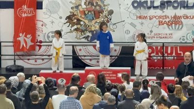 Kocaeli Büyükşehir Belediyesi’nin “Ücretsiz Spor Okulları” meyvelerini veriyor.