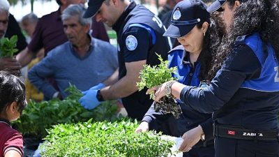Manisa Büyükşehir Belediyesi, kırsal kalkınmaya destek projeleri kapsamında Salihli’de üreticilerin