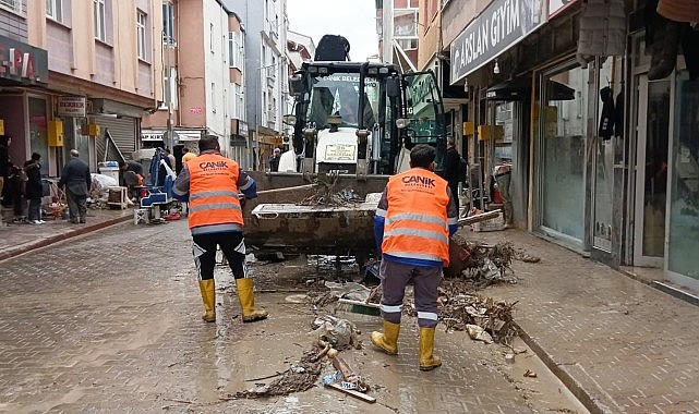 Canik Belediyesi’nden Havza’ya Yardım Eli Canik Belediyesi, Havza'da meydana gelen sel afetinin yaralarını sarmak için