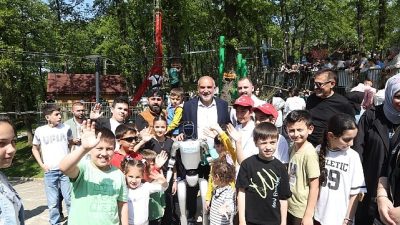 Canik Belediyesi'nin hizmete sunduğu Canik Macera Parkı'nın açılış gününde, 10