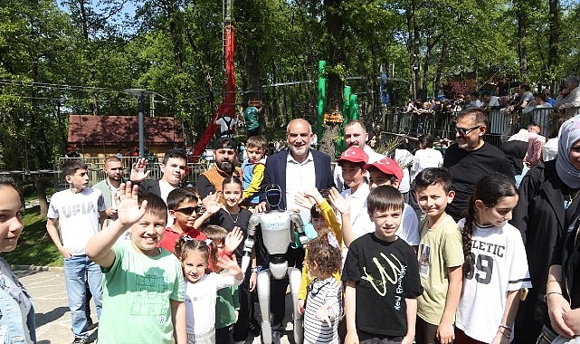 Canik Belediyesi'nin hizmete sunduğu Canik Macera Parkı'nın açılış gününde, 10