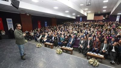 Canik Belediyesi'nin Prof. Dr. Oytun Erbaş'ı vatandaşlarla buluşturduğu konferans programında
