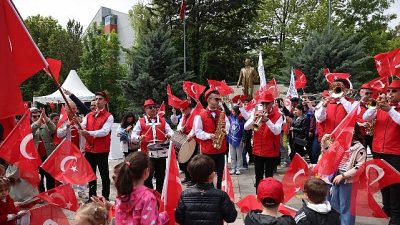 Çankaya Belediye Başkanı Hüseyin Can Güner’in ev sahipliğinde Atatürk Anıtı’na