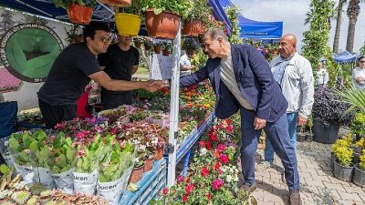 İzmir Büyükşehir Belediyesi'nin düzenlediği Balkon ve Bahçe Bitkileri Festivali’nde Kültürpark