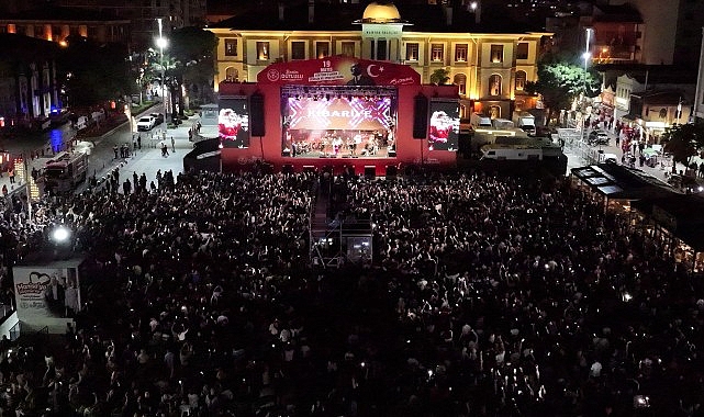 Cumhuriyet Meydanı’nda Kibariye Fırtınası Esti Manisa Büyükşehir Belediyesi tarafından 19 Mayıs Atatürk’ü Anma, Gençlik ve