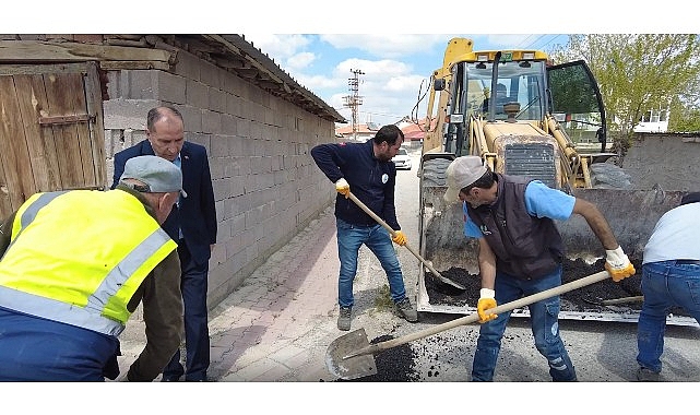 Çumra Belediye Başkanı Mehmet Aydın, ilçe genelinde sürdürülen yol bakım
