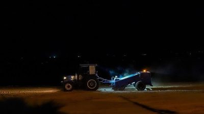 Didim Belediyesi tarafından Altınkum Sahili’nde gerçekleştirilen gece çalışmaları kapsamında kum