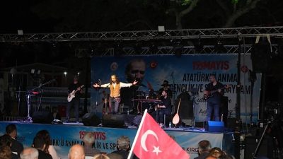 Dikili’de 19 Mayıs Atatürk’ü Anma, Gençlik ve Spor Bayramı, vatandaşların