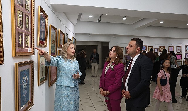 Ebru ve kaat-ı sergisi açıldı Nilüfer Sanat Atölyeleri’nin üretimlerinden oluşan Kaat-ı ve Ebru Sergisi izlenime