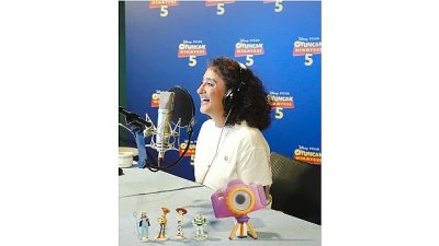 Ecem Erkek’in Oyuncak Hikayesi 5’te seslendirdiği Snappy; etrafına neşe saçan,