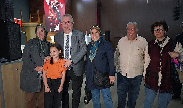 Edremit Belediye Başkanı Mehmet Ertaş, halk buluşmaları kapsamında mahalle ziyaretlerini