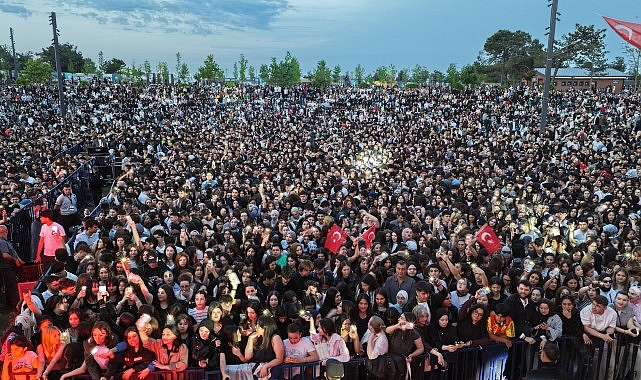 EnFest Gebze’yi Fatma Turgut coşturdu Türkiye’nin en genç, en dinamik ve en renkli festivali EnFest,
