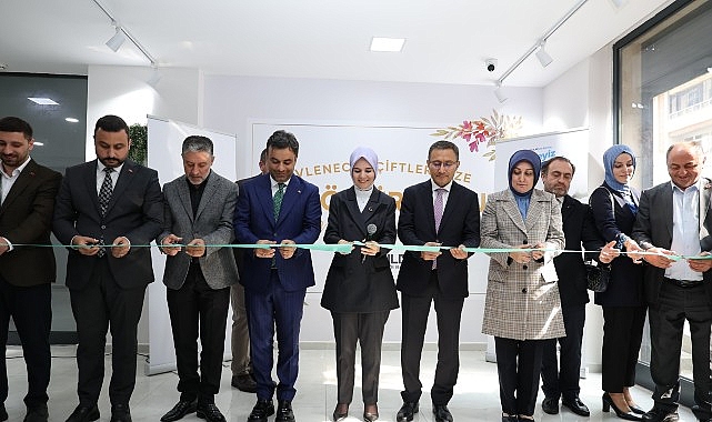 Evleneceklere büyük destek Evlenecek çiftlere destek olmak amacıyla Bağcılar Belediyesi tarafından yapılan Çeyiz