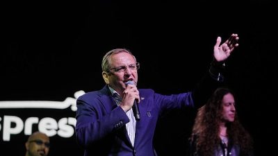 Bu yıl ikincisi düzenlenen Ayvalık GastroFest’in ilk gecesinde sahne alan