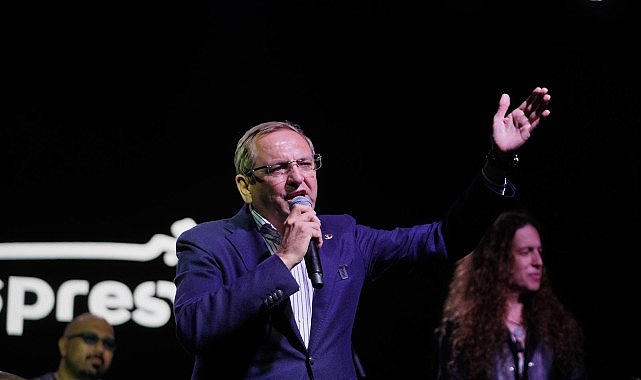Bu yıl ikincisi düzenlenen Ayvalık GastroFest’in ilk gecesinde sahne alan