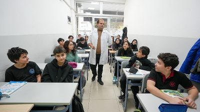 Gaziemir Belediyesi’nin ücretsiz eğitim hizmeti sunduğu Destek Eğitim Kursu’nun ortaokul