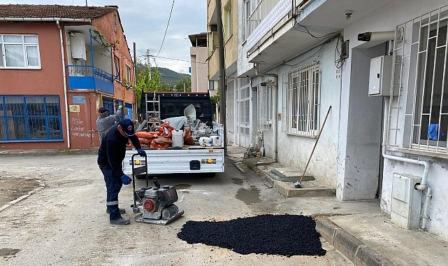 Gemlik Belediyesi Acil Müdahale Ekibi, ilçe genelinde ihtiyaç duyulan noktalarda