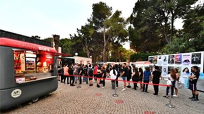 İzmir Büyükşehir Belediyesi’nin ‘Genç Bilet’ uygulaması yeniden başlıyor. 16-25 yaş