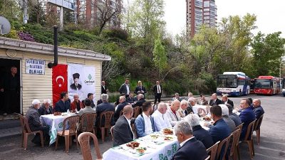 Çankaya Belediye Başkanı Hüseyin Can Güner, halk otobüsü esnafıyla kahvaltı