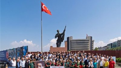 İzmir’in işgaline karşı ilk kurşunu sıkan gazeteci Hasan Tahsin, şehit