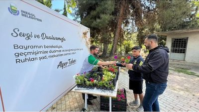 İnegöl Belediyesi, Kurban Bayramı arifesinde mezarlık ziyaretine gelen vatandaşlara 6