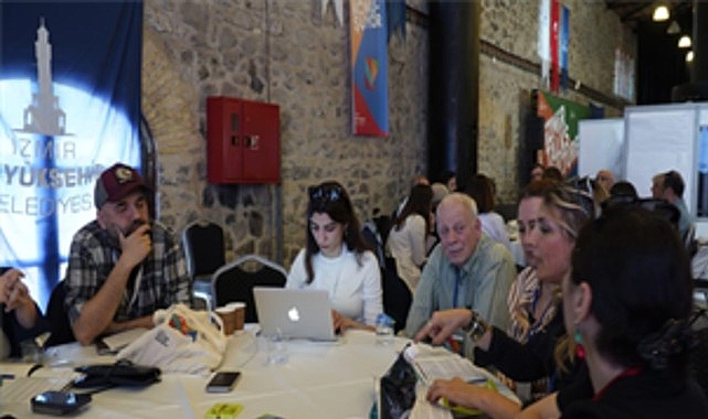 İzmir Büyükşehir Belediyesi’nin düzenlediği İzmir Kültür Politikaları Çalıştayı, uzman isimlerin