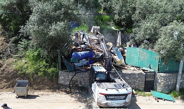 İznik’te Yıkımlar Devam Ediyor İlçenin Müşküle Mahallesi’nde devam eden yıkım çalışmaları gün boyu sürerken