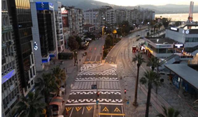 İzmir Büyükşehir Belediyesi, Karşıyaka Vapur İskelesi ile Çarşı arasındaki yaya