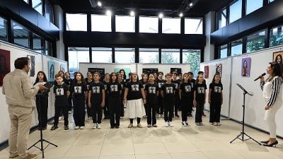 Kartepe Belediyesi Sanat Evi’nde, Hasanpaşa Ortaokulu öğrencileri tarafından hazırlanan “Barış