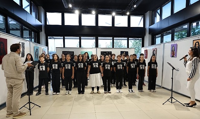 Kartepe Sanat Evi’nde Sanat Dolu Buluşma Kartepe Belediyesi Sanat Evi’nde, Hasanpaşa Ortaokulu öğrencileri tarafından hazırlanan “Barış