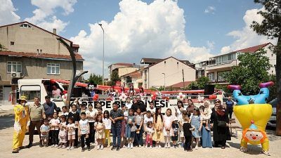 Kartepe Belediyesi, geleneksel bayram coşkusunu çocukların ayağına götürmeye devam ediyor.