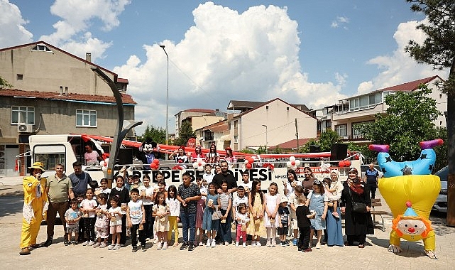 Kartepe’de Çocukların Bayram Coşkusu Kartepe Belediyesi, geleneksel bayram coşkusunu çocukların ayağına götürmeye devam ediyor.