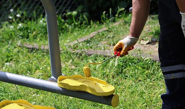 Kartepe’de Çocukların Park Keyfi Yenileniyor Kartepe Belediyesi, ilçe genelindeki sosyal yaşam alanlarını yenilemeye ve çocuklar
