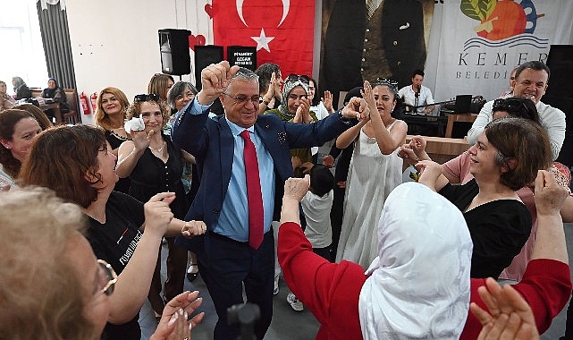 Kemer Belediyesi, Anneler Günü dolayısıyla ilçede yaşayan annelere etkinlik düzenledi.