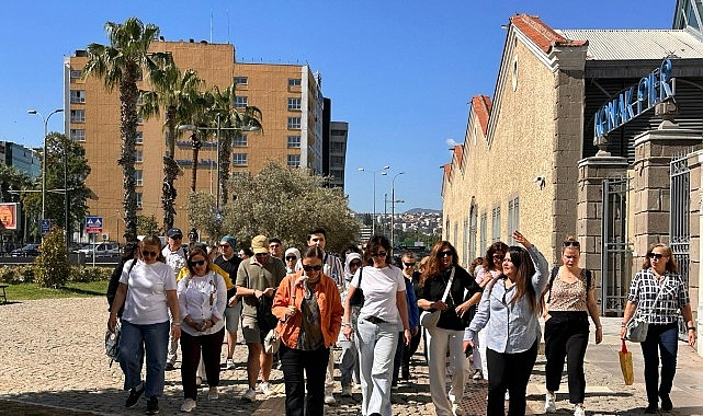 Konak Belediyesi’nin düzenlediği Kemeraltı Şenliği tüm hızıyla devam ederken, şenlik