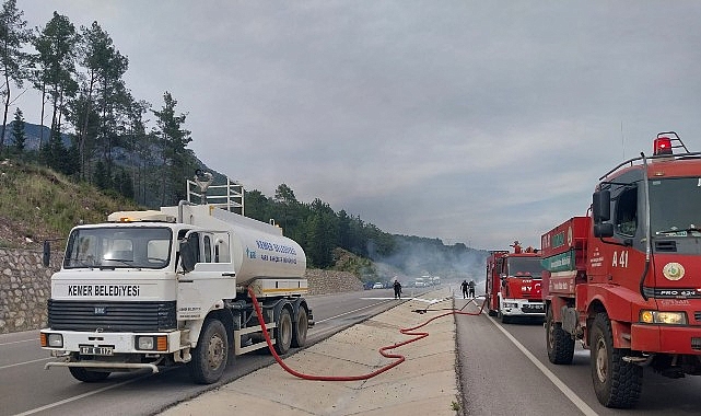 Kemer Kumluca karayolunda meydana gelen kaza nedeniyle bir araçta çıkan