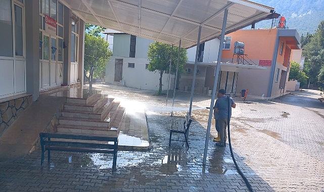 Kemer’de camilerde bayram temizliği Kemer Belediyesi Park ve Bahçeler Müdürlüğü ekipleri, yaklaşan Kurban Bayramı