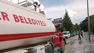 Kemer Belediyesi Park ve Bahçeler Müdürlüğü ekipleri, ilçe genelindeki çalışmalar