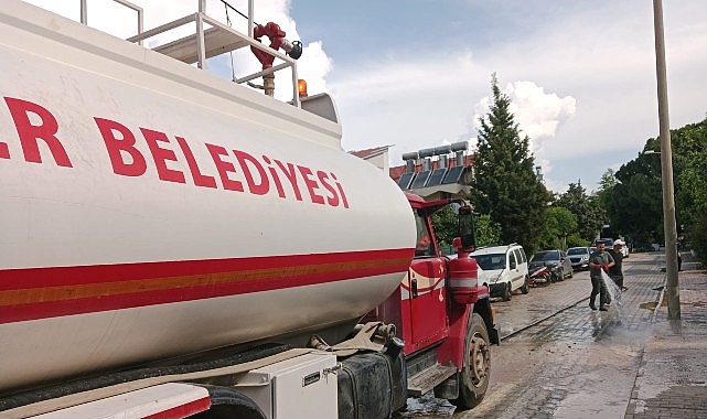 Kemer Belediyesi Park ve Bahçeler Müdürlüğü ekipleri, ilçe genelindeki çalışmalar
