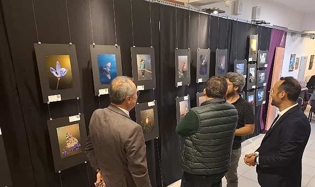 Kemer’de yıl sonu resim sergisi Kemer Belediye Başkan Yardımcısı Semih Top, Hacı Mehmet Saygın Ortaokulu’nun